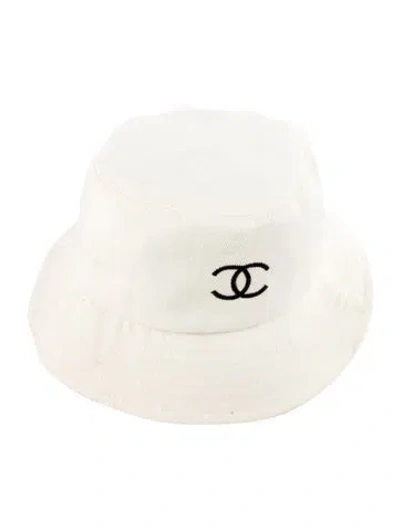 Pre-owned Chanel 2024 Cc Bucket Hat In White