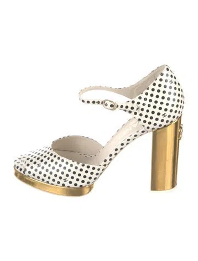 Pre-owned Chanel 2024 Interlocking Cc Logo D'orsay Pumps In White