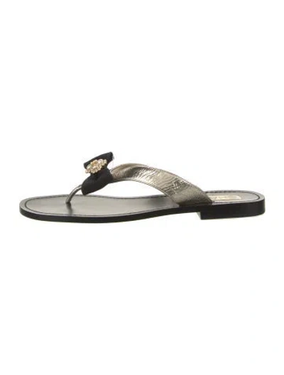 Pre-owned Chanel 2024 Interlocking Cc Logo Flip Flops In Black/metallic