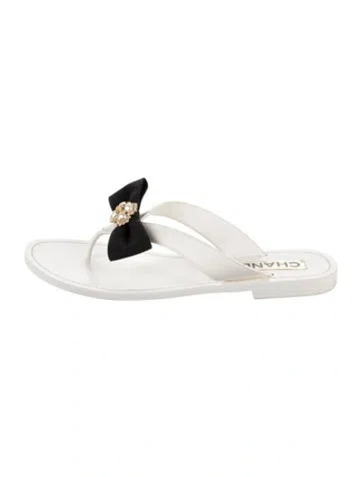 Pre-owned Chanel 2024 Interlocking Cc Logo Flip Flops In White