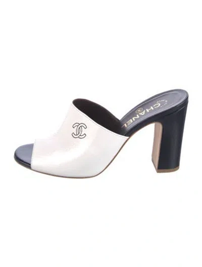 Pre-owned Chanel 2024 Interlocking Cc Logo Mules In White