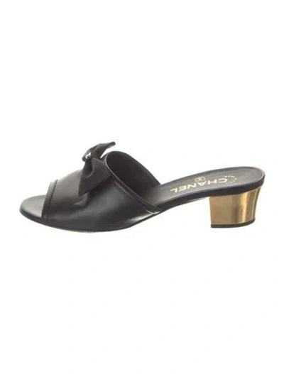Pre-owned Chanel 2024 Interlocking Cc Logo Slides In Black