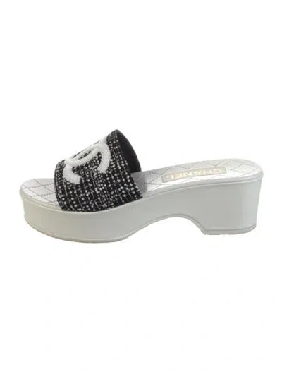 Pre-owned Chanel 2024 Interlocking Cc Logo Slides In Black