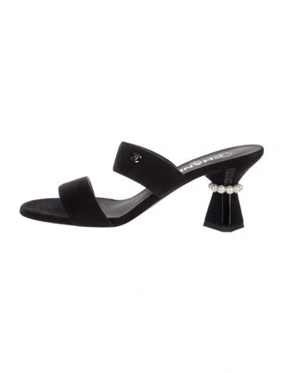 Pre-owned Chanel 2024 Interlocking Cc Logo Slides In Black