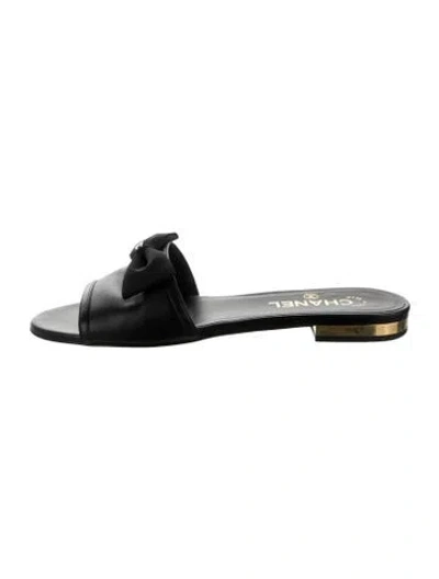 Pre-owned Chanel 2024 Interlocking Cc Logo Slides In Black