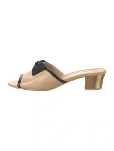 Pre-owned Chanel 2024 Interlocking Cc Logo Slides In Neutral