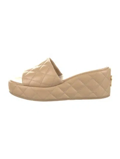 Pre-owned Chanel 2024 Interlocking Cc Logo Slides In Neutral