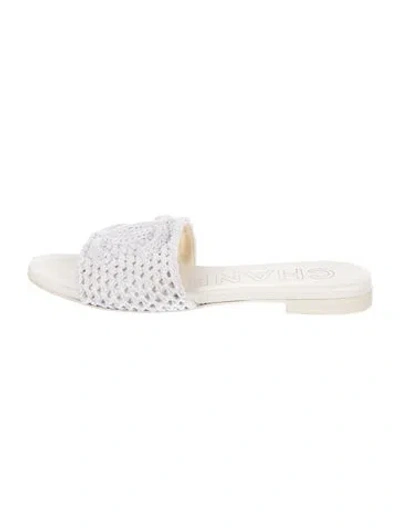 Pre-owned Chanel 2024 Interlocking Cc Logo Slides In White
