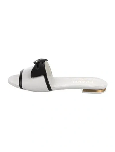 Pre-owned Chanel 2024 Interlocking Cc Logo Slides In White