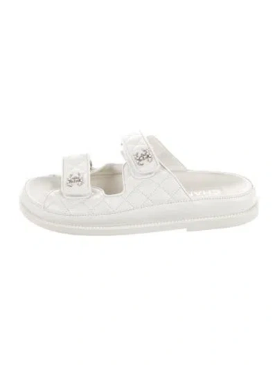 Pre-owned Chanel 2024 Interlocking Cc Logo Slides In White