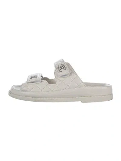 Pre-owned Chanel 2024 Interlocking Cc Logo Slides In White