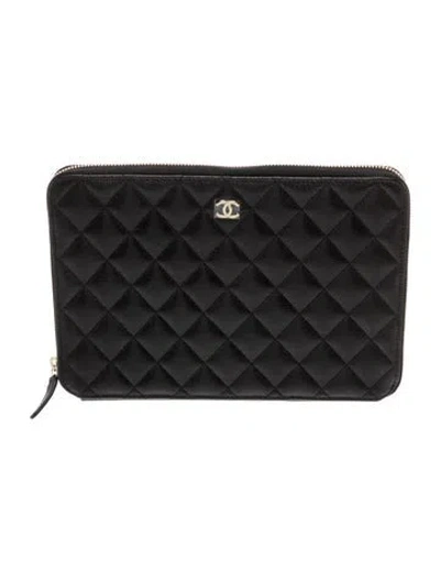 Pre-owned Chanel 2025 Caviar Classic Zipped Travel Pouch In Black
