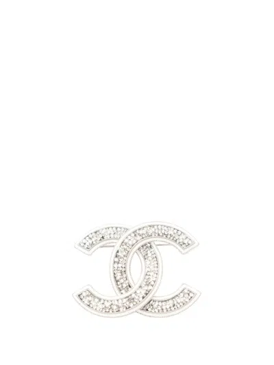 Pre-owned Chanel 2025 Cc Stainless Steel Rhinestone Brooch Costume Brooch In Silver