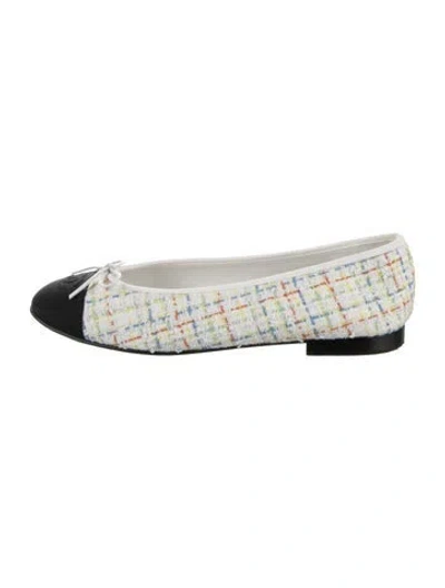Pre-owned Chanel 2025 Interlocking Cc Logo Ballet Flats In Metallic/white