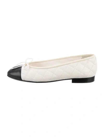 Pre-owned Chanel 2025 Interlocking Cc Logo Ballet Flats In White