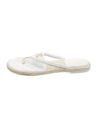 Pre-owned Chanel 2025 Interlocking Cc Logo Flip Flops In White