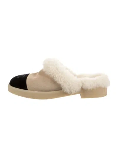 Pre-owned Chanel 2025 Interlocking Cc Logo Mules In Black/neutrals