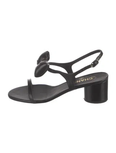 Pre-owned Chanel 2025 Interlocking Cc Logo Pumps In Black
