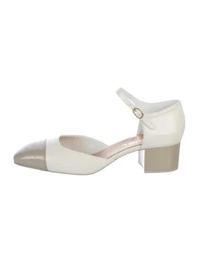 Pre-owned Chanel 2025 Interlocking Cc Logo Pumps In Neutrals