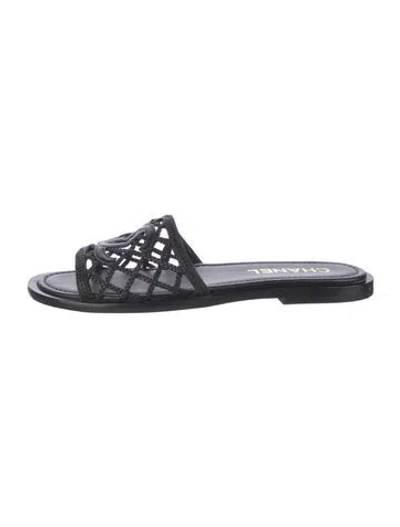 Pre-owned Chanel 2025 Interlocking Cc Logo Slides In Black