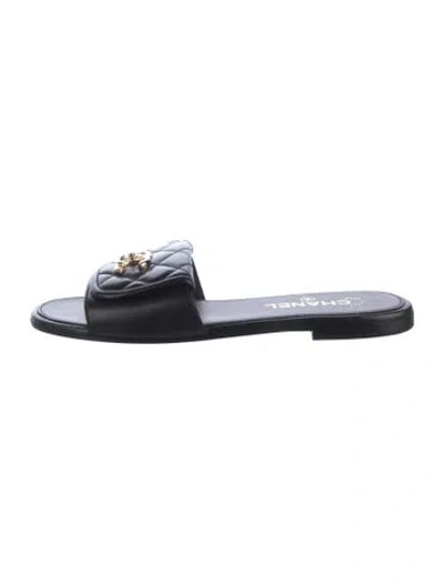 Pre-owned Chanel 2025 Interlocking Cc Logo Slides In Black