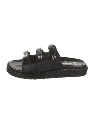 Pre-owned Chanel 2025 Interlocking Cc Logo Slides In Black