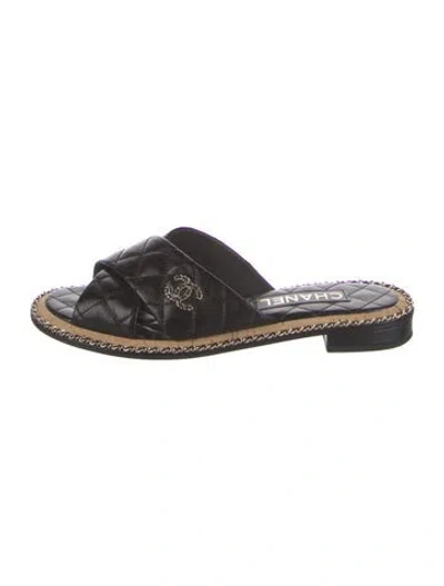 Pre-owned Chanel 2025 Interlocking Cc Logo Slides In Black