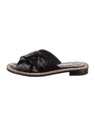 Pre-owned Chanel 2025 Interlocking Cc Logo Slides In Black
