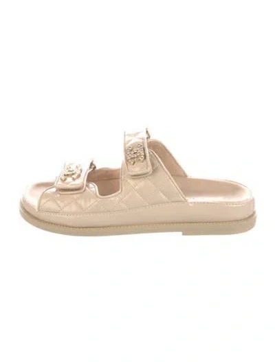Pre-owned Chanel 2025 Interlocking Cc Logo Slides In Neutral
