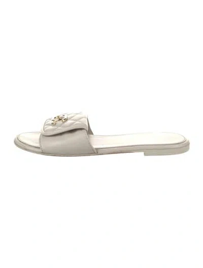 Pre-owned Chanel 2025 Interlocking Cc Logo Slides In Neutral