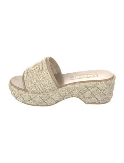 Pre-owned Chanel 2025 Interlocking Cc Logo Slides In Neutral