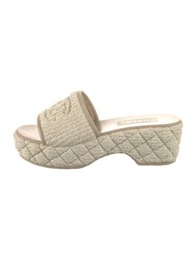 Pre-owned Chanel 2025 Interlocking Cc Logo Slides In Neutrals