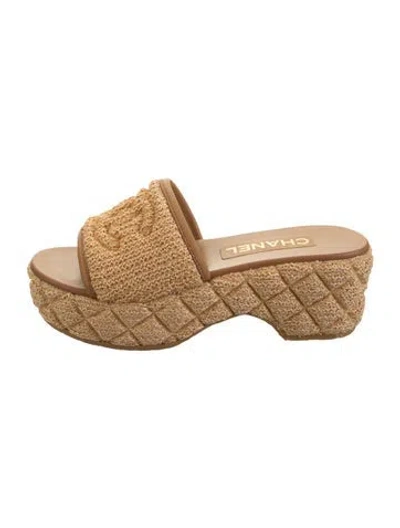 Pre-owned Chanel 2025 Interlocking Cc Logo Slides In Neutrals