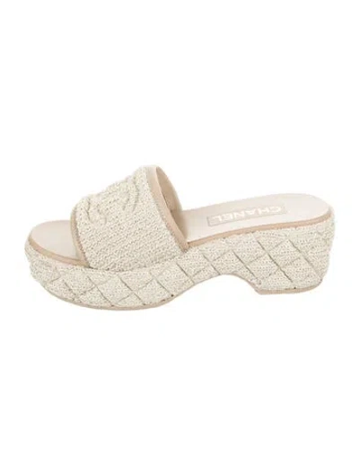 Pre-owned Chanel 2025 Interlocking Cc Logo Slides In Neutrals