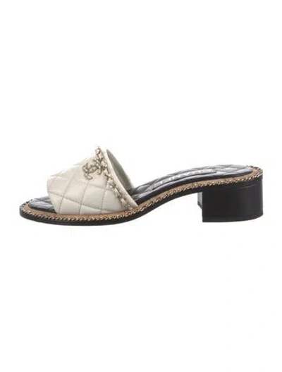 Pre-owned Chanel 2025 Interlocking Cc Logo Slides In White
