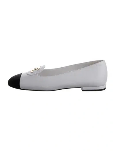 Pre-owned Chanel 2026 Interlocking Cc Logo Flats W/ Tags In Black/white