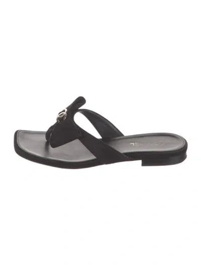 Pre-owned Chanel 2026 Interlocking Cc Logo Flip Flops In Black