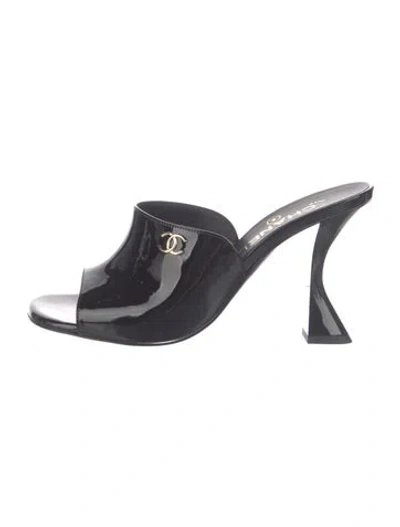 Pre-owned Chanel 2026 Interlocking Cc Logo Mules In Black