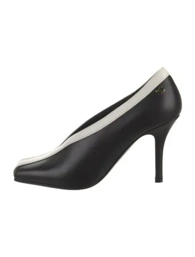 Pre-owned Chanel 2026 Interlocking Cc Logo Pumps In Multi