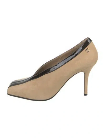Pre-owned Chanel 2026 Interlocking Cc Logo Pumps In Neutrals