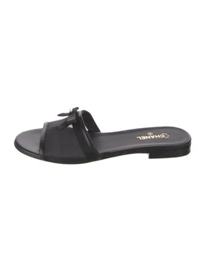 Pre-owned Chanel 2026 Interlocking Cc Logo Slides In Black