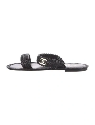Pre-owned Chanel 2026 Interlocking Cc Logo Slides In Black/gold