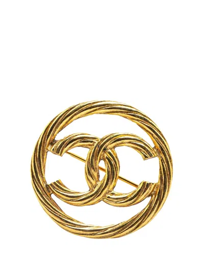 Pre-owned Chanel 20th Century Gold Plated Cc Round Brooch Costume Brooch