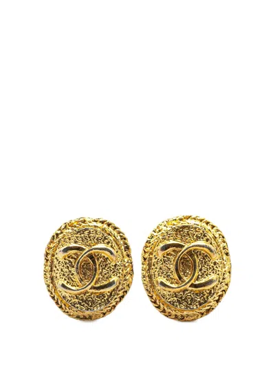 Pre-owned Chanel 20th Century Gold Plated Cc Round Clip On Earrings Costume Earrings