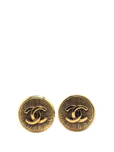 Pre-owned Chanel 20th Century Gold Plated Cc Round Clip On Earrings Costume Earrings