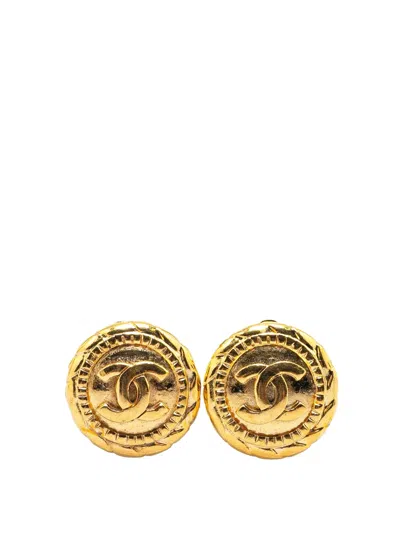 Pre-owned Chanel 20th Century Gold Plated Cc Round Clip On Earrings Costume Earrings
