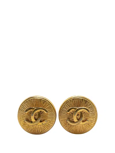 Pre-owned Chanel 20th Century Gold Plated Cc Round Clip On Earrings Costume Earrings
