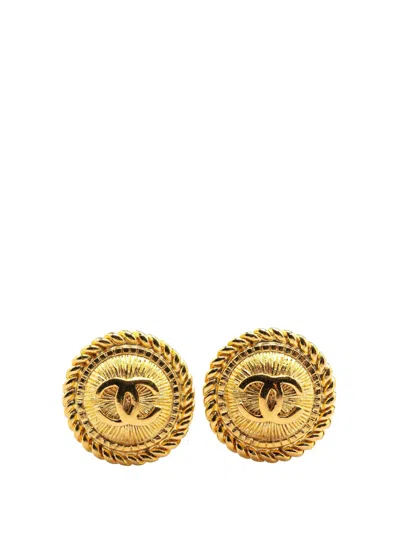 Pre-owned Chanel 20th Century Gold Plated Cc Round Clip On Earrings Costume Earrings