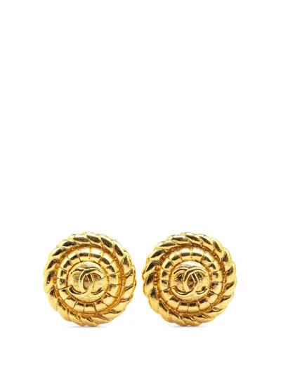 Pre-owned Chanel 20th Century Gold Plated Cc Round Clip On Earrings Costume Earrings