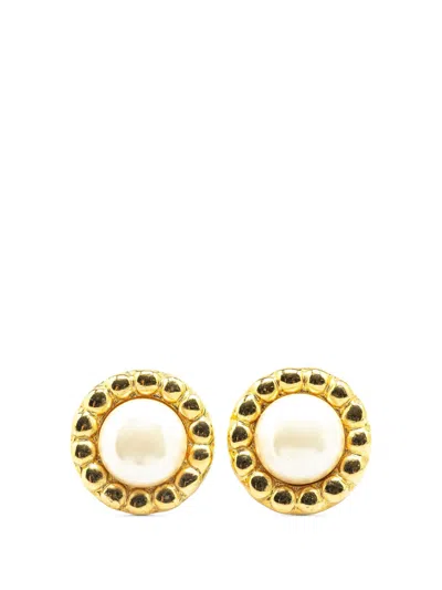 Pre-owned Chanel 20th Century Gold Plated Faux Pearl Round Clip On Earrings Costume Earrings